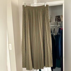 Long skirt. Size L.